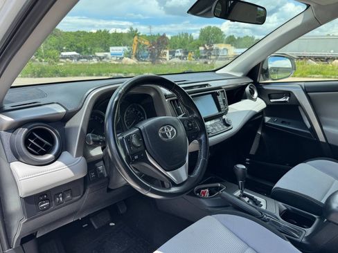 Used 2018 Toyota RAV4 XLE AWD/4WD image 11