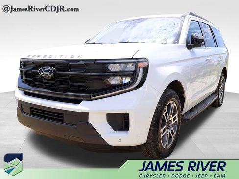 Used 2025 Ford Expedition Active AWD/4WD image 1