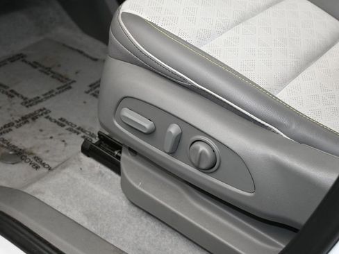 Used 2023 Chevrolet Bolt EUV Premier image 12