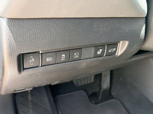 Used 2023 Toyota Venza Limited AWD/4WD image 18
