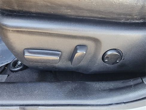 Used 2015 Toyota Camry XSE image 13