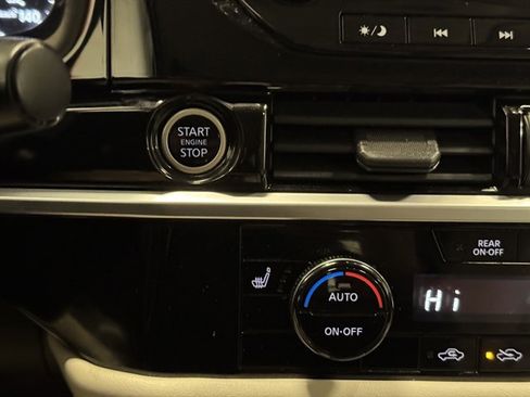 Used 2022 Nissan Pathfinder SL image 30