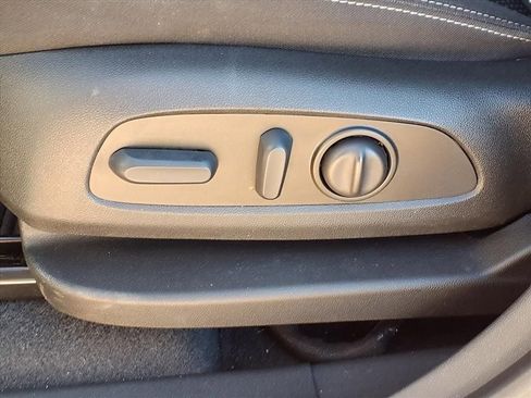 Used 2023 GMC Terrain SLE w/ Driver Convenience Package image 23