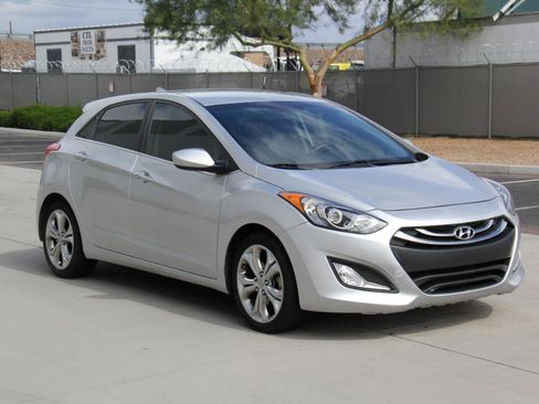 Used 2013 Hyundai Elantra GT w/ Touch & Go Pkg image 3