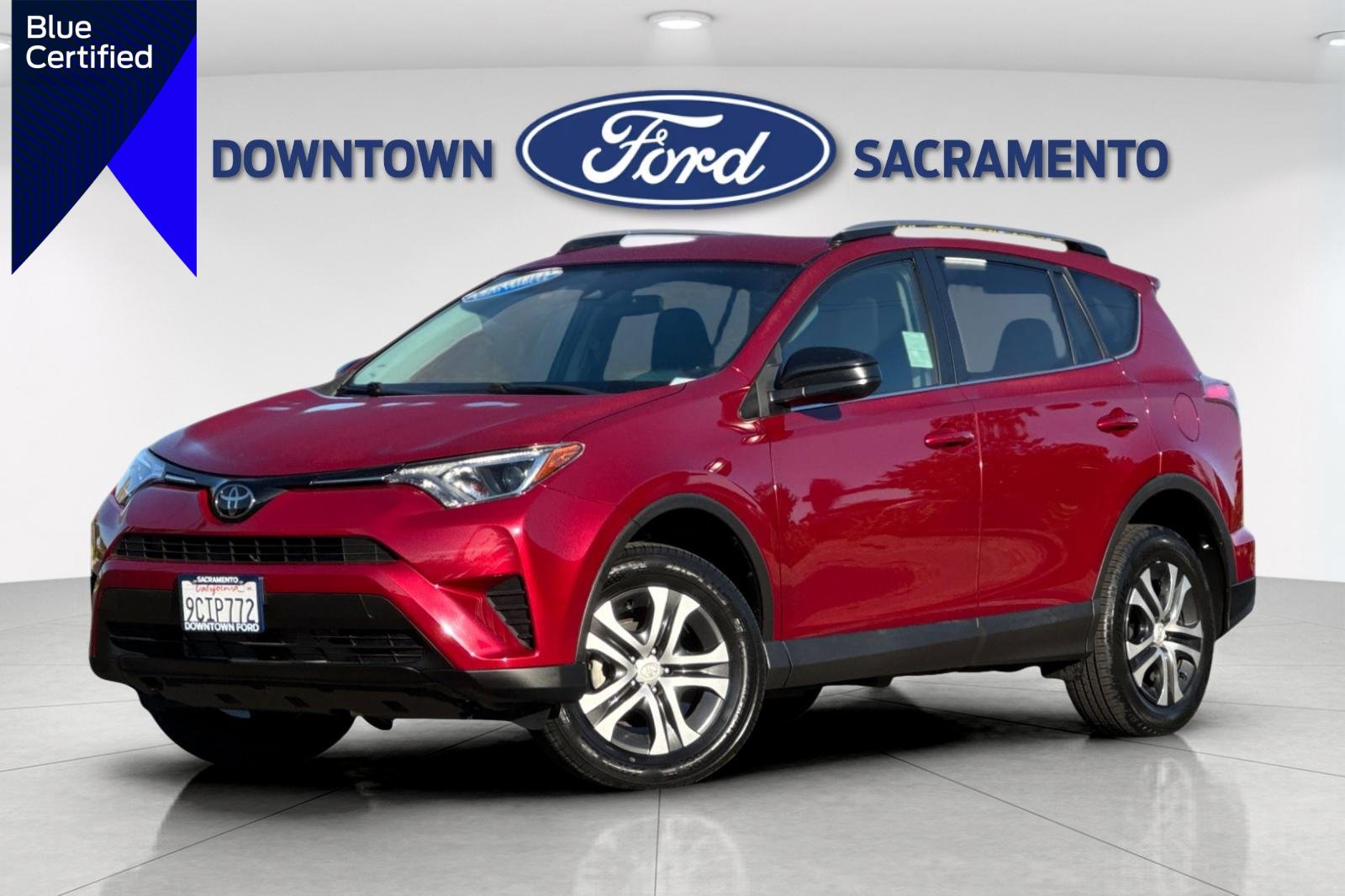 Used 2018 Toyota RAV4 LE FWD image 1