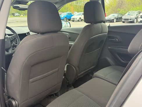 Used 2018 Chevrolet Trax LS AWD/4WD image 17