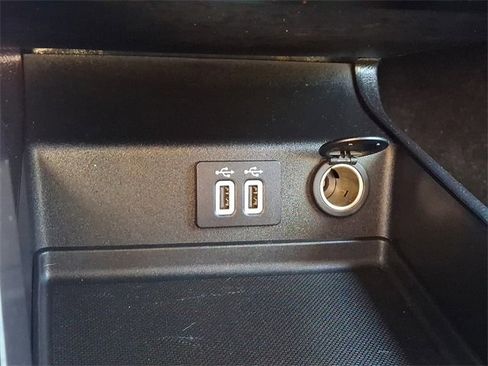 Used 2020 Ford Fusion SE image 24