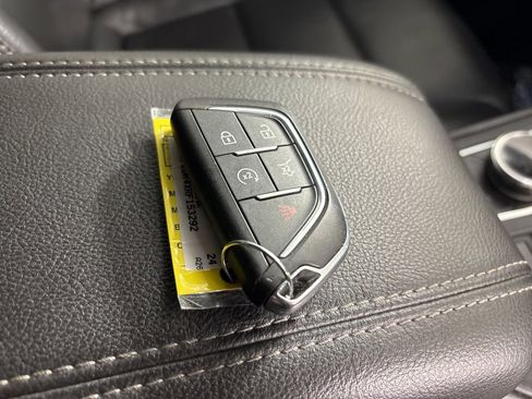 Used 2024 Cadillac XT4 Premium Luxury image 40