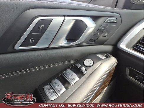 Used 2025 BMW X7 xDrive40i AWD/4WD image 29