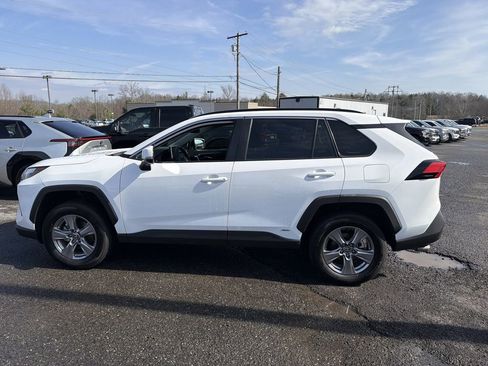 Used 2025 Toyota RAV4 XLE AWD/4WD image 10