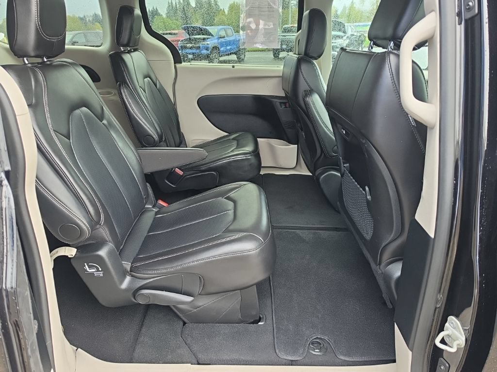 Used 2024 Chrysler Pacifica Touring-L FWD image 32