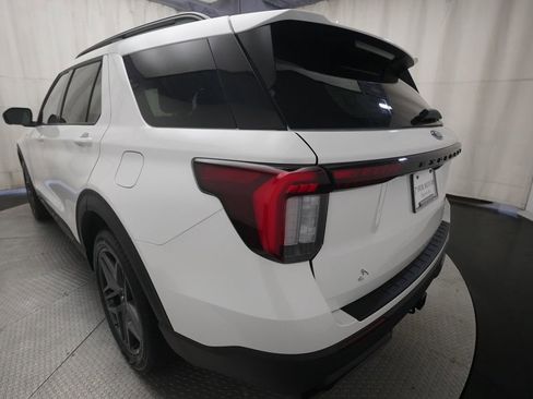 Used 2025 Ford Explorer ST-Line w/ ST-Line Street Pack AWD/4WD image 34