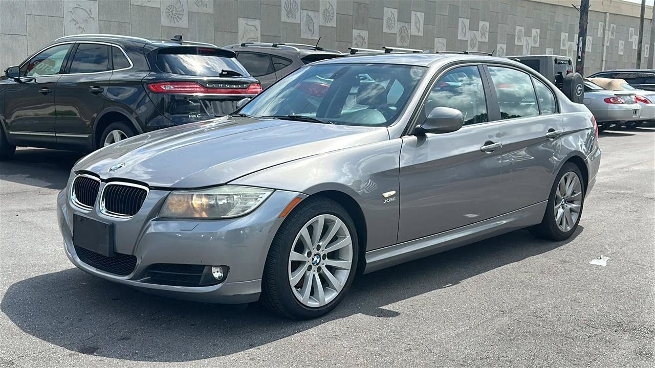 Used 2011 BMW 328i xDrive Sedan AWD/4WD image 2
