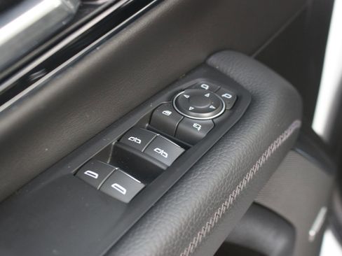 Used 2025 GMC Yukon XL Denali image 14