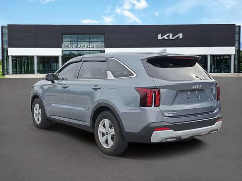 Certified 2024 Kia Sorento LX FWD image 3