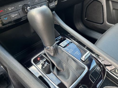 Used 2025 Jeep Compass Limited image 42