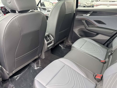 New 2026 Volkswagen Tiguan SE FWD image 10