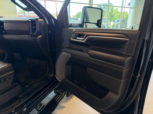 Used 2024 Chevrolet Silverado 3500 High Country w/ Technology Package AWD/4WD image 21