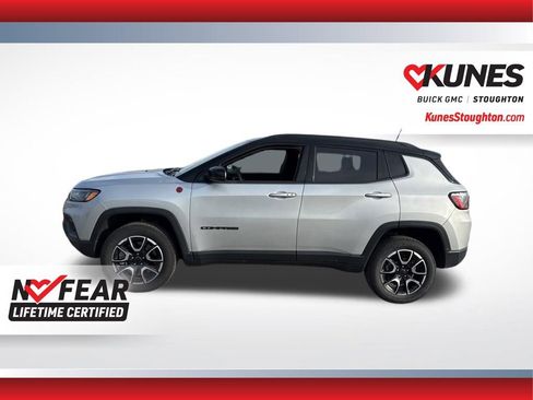 Used 2025 Jeep Compass Trailhawk AWD/4WD image 8