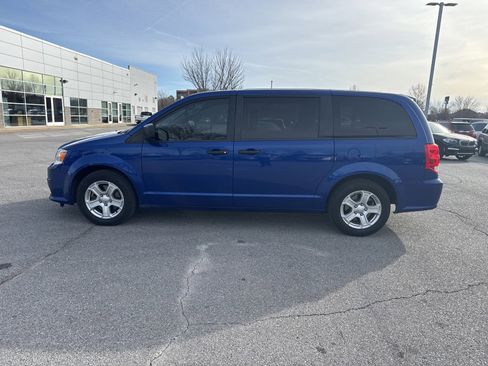Used 2020 Dodge Grand Caravan SE image 9