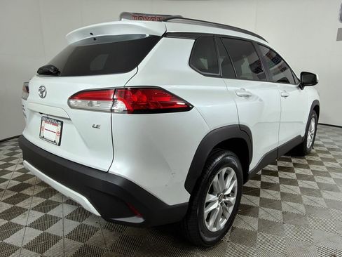 Used 2022 Toyota Corolla Cross LE FWD image 3