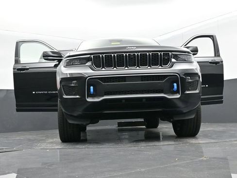 Used 2024 Jeep Grand Cherokee Overland w/ Advanced Protech Group III AWD/4WD image 67