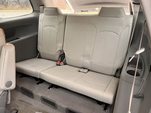 Used 2015 GMC Acadia SLT image 29