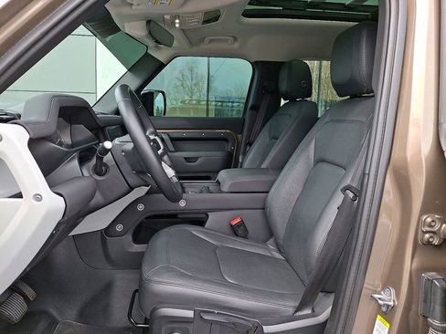 Used 2023 Land Rover Defender 110 S image 13