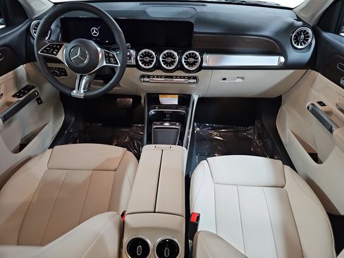 New 2026 Mercedes-Benz GLB 250 image 9