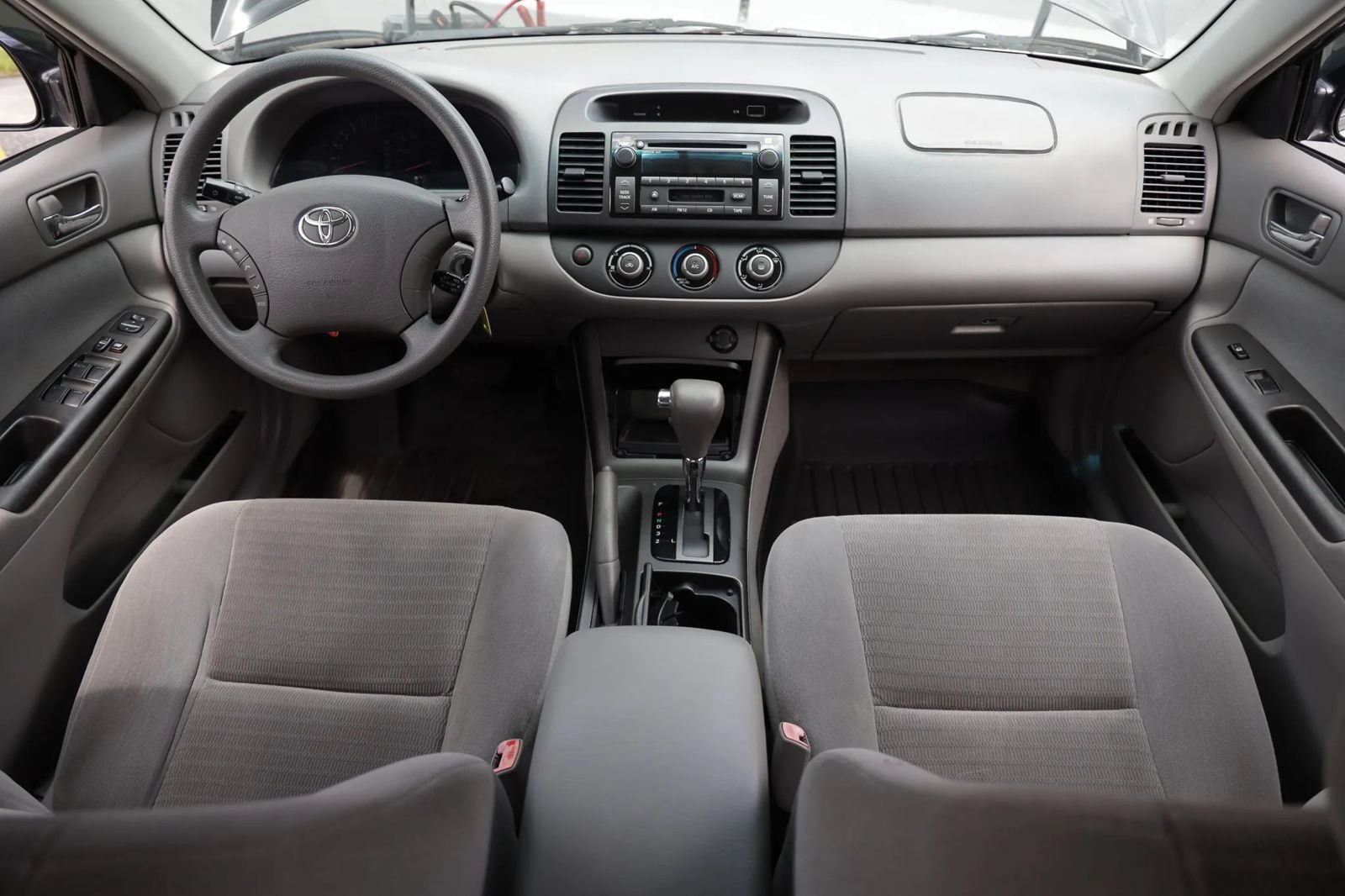 Used 2005 Toyota Camry LE FWD image 2
