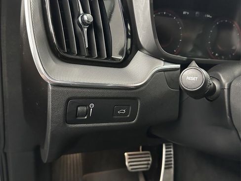 Used 2019 Volvo XC60 T6 R-Design w/ Protection Package Premier image 15