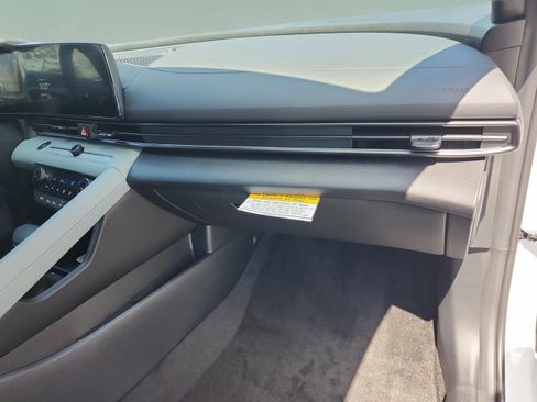 New 2026 Hyundai Elantra Limited FWD image 19