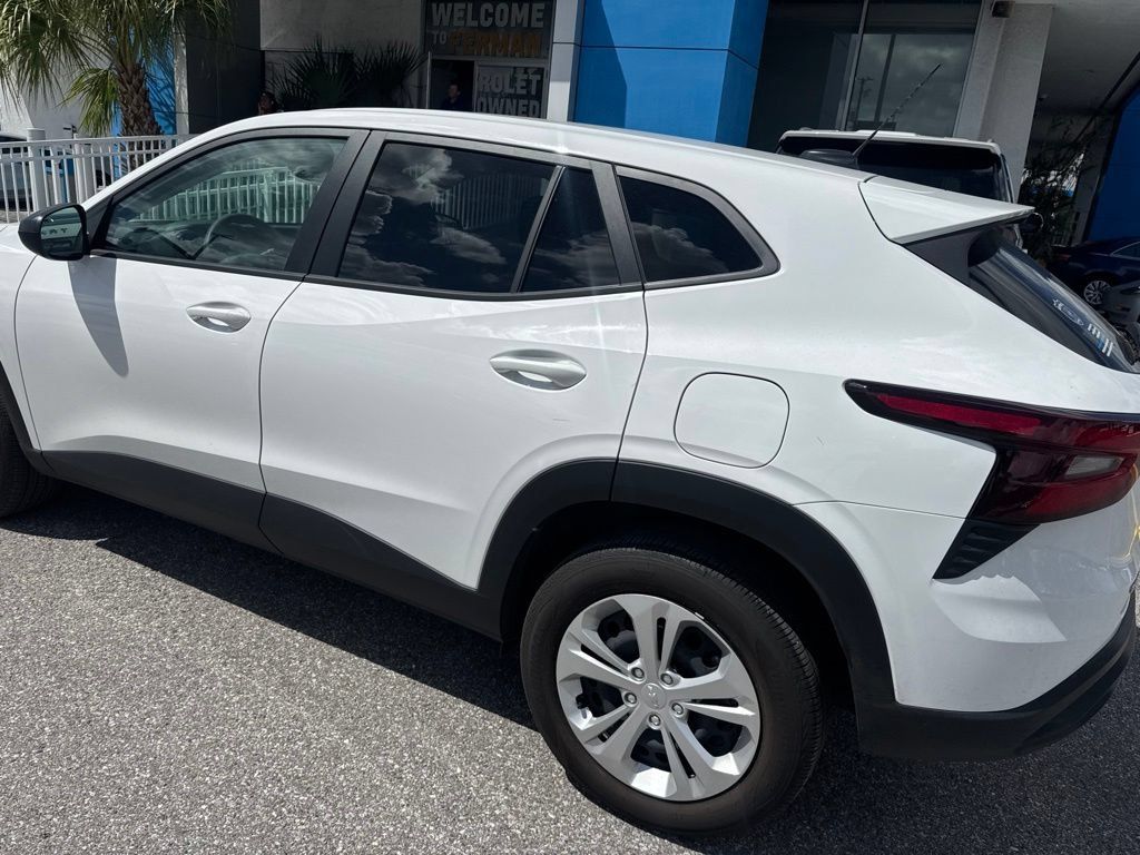 Used 2024 Chevrolet Trax LS FWD image 6