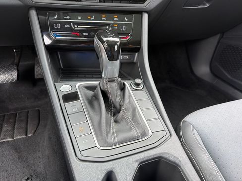 Used 2025 Volkswagen Jetta SE w/ Sunroof Package FWD image 19