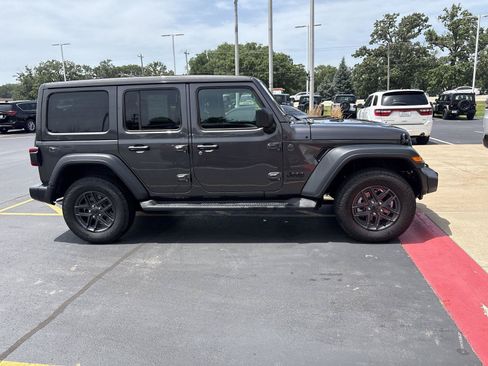 Used 2025 Jeep Wrangler Unlimited Sport AWD/4WD image 4