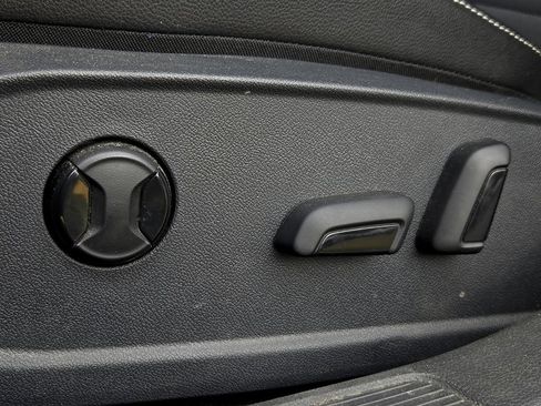 Used 2025 Volkswagen Jetta SE w/ Sunroof Package FWD image 27