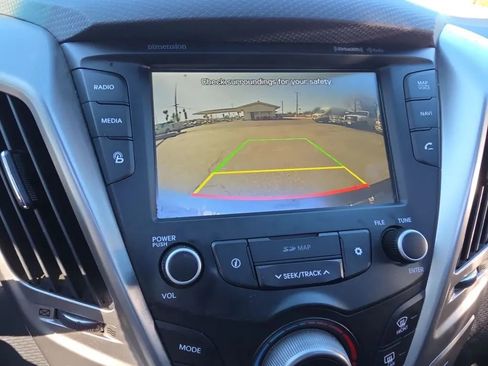 Used 2017 Hyundai Veloster Value Edition image 29