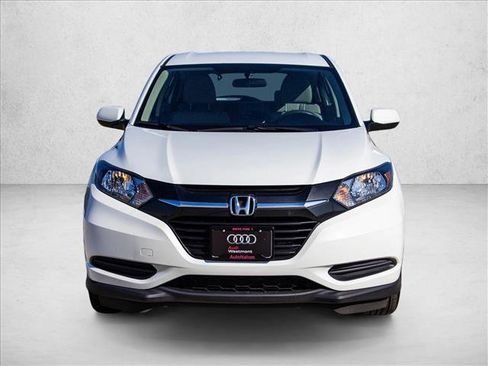 Used 2017 Honda HR-V LX image 2
