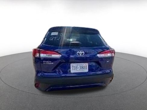 Used 2025 Toyota Corolla Cross LE image 8