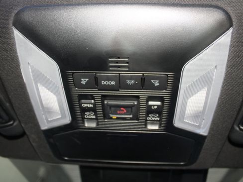 Used 2025 Toyota RAV4 XSE AWD/4WD image 38