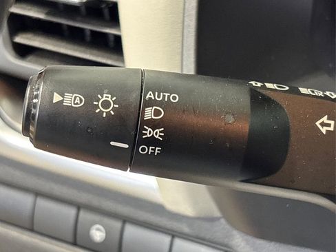 Used 2023 Nissan Rogue SV image 24