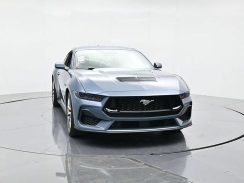 Used 2025 Ford Mustang GT Premium RWD image 4