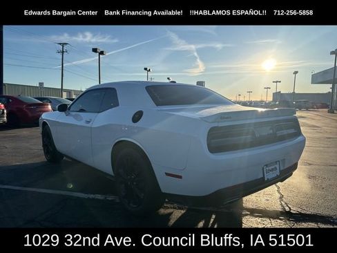 Used 2021 Dodge Challenger SXT image 6