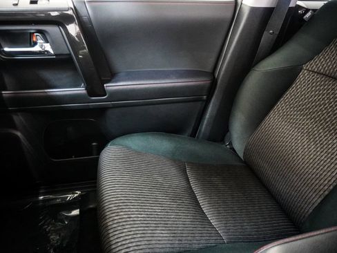 Used 2024 Toyota 4Runner TRD Off-Road image 29