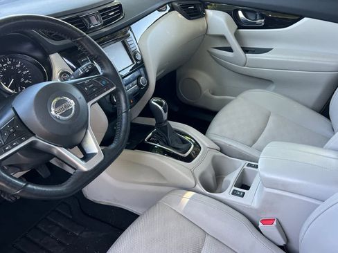 Used 2022 Nissan Rogue Sport SV w/ Technology Package FWD image 14