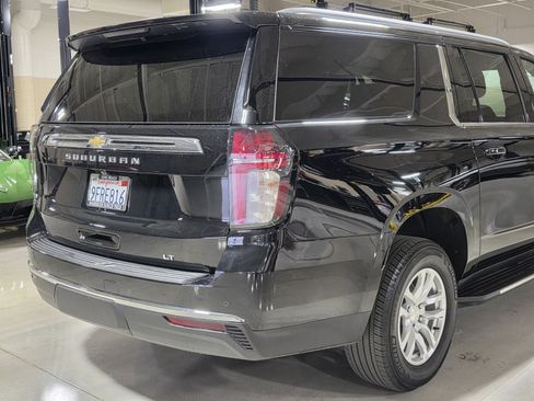 Used 2023 Chevrolet Suburban LT w/ Luxury Package image 12
