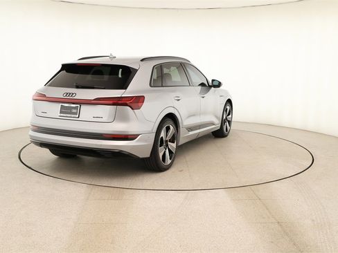 Used 2023 Audi e-tron Premium Plus w/ Premium Plus Package image 6