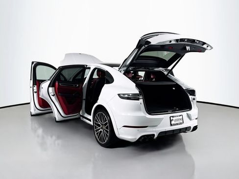 Used 2022 Porsche Cayenne GTS AWD/4WD image 29