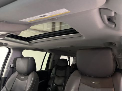 Used 2017 Cadillac Escalade ESV Luxury image 25
