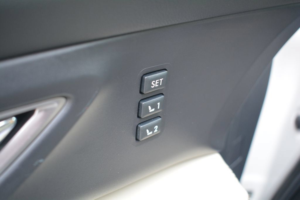 Used 2024 Subaru Ascent Limited AWD/4WD image 8